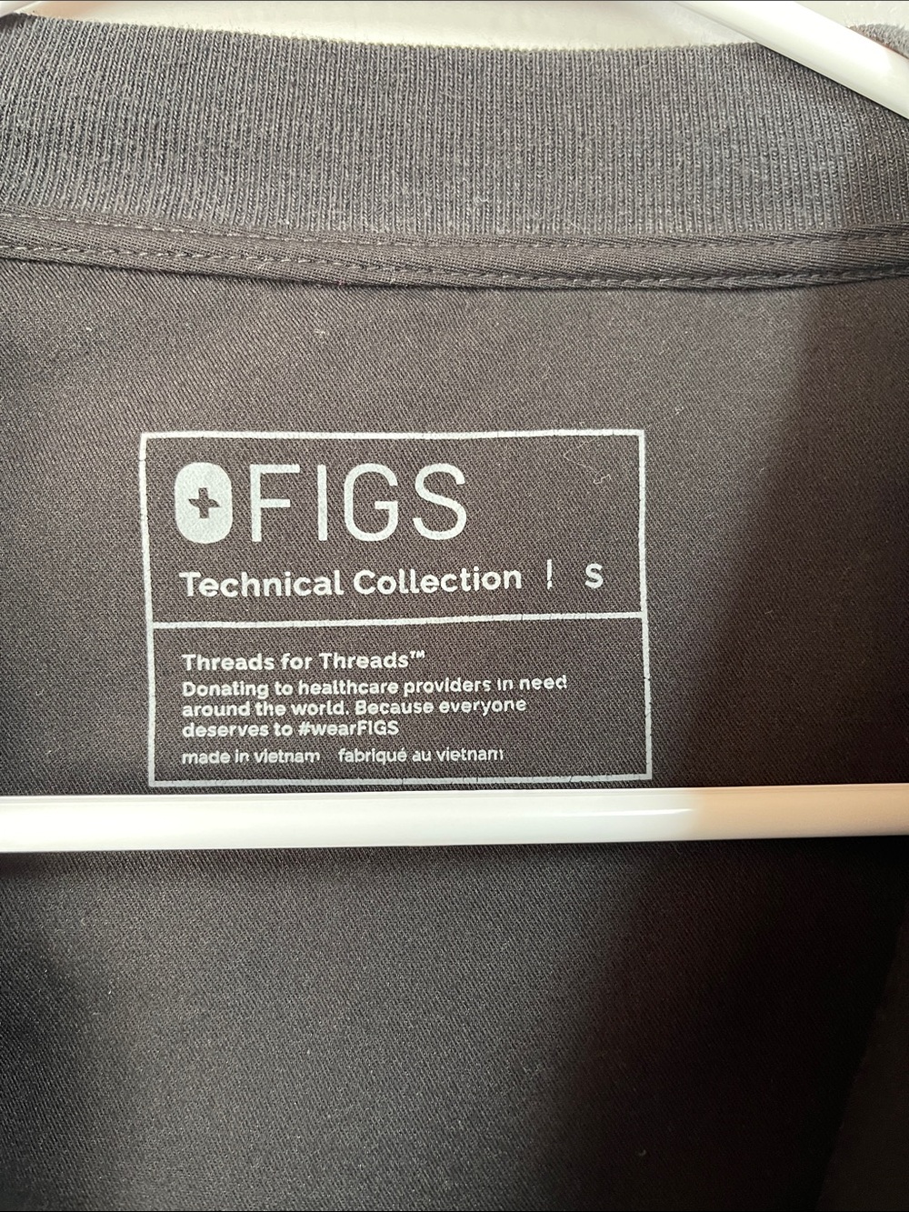 FIGS Technical Collection full-zip bomber scrub jacket - Picture 4 of 10